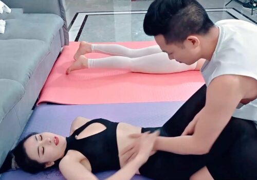 Thầy dạy Yoga số hưởng và hai nữ học viên vú to dâm dục